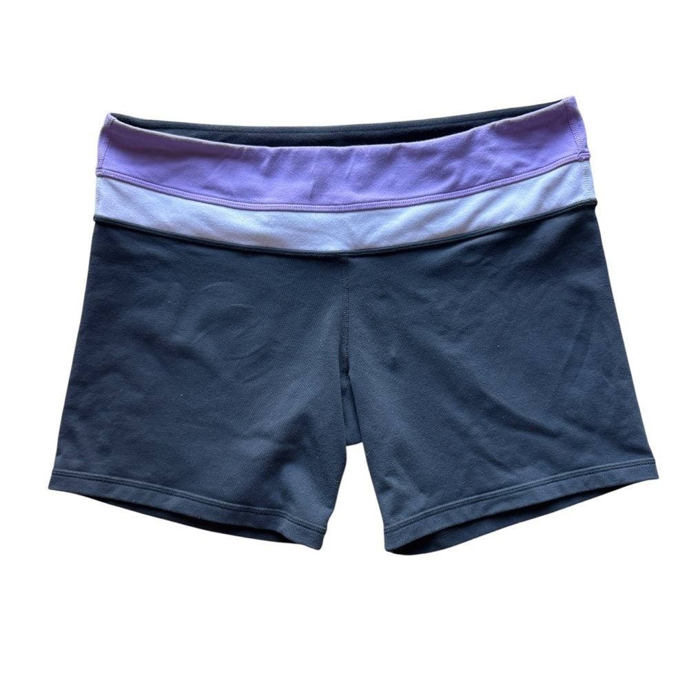 Lululemon Women’s Groove Shorts Reversible
Size 10